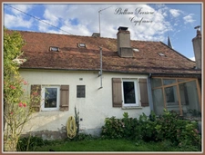 Family home to renovate with a large wooded lot