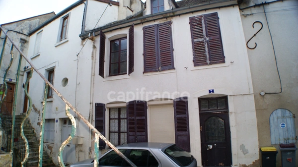 🏡 Maison en pierre à rénover – plein cœur du centre historique de Montbard