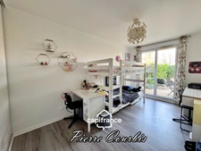 Ground floor apartment with garage and cellar for sale, 3 rooms, BRON (69)