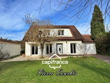 BRON CENTRE 7-room house with large garage and basement