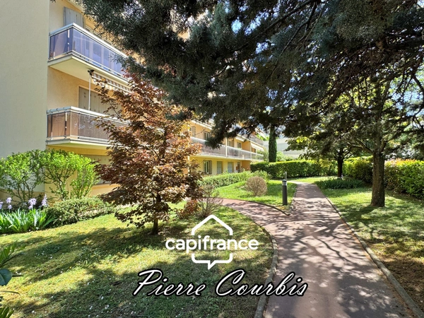 LYON 8 : T3 de 68 m² avec balcon, place de parking et cave 