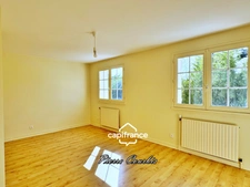 Downtown area - BRON 6-room house with large garage and basement