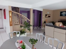  Superbe pavillon de 146 m² habitables sur un terrain arboré de 1334 m² – Le Neufbourg