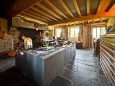 Maison en pierre de 252 m² – 8 pièces – Vue imprenable, cadre bucolique et calme absolu ! HOCQUIGNY 