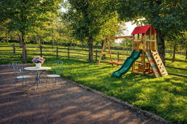 Mortain Maison de 120 m² avec gîte indépendant de 58 m² et terrain de 7 003 m² - La tranquillité de la campagne avec les avantages de la ville