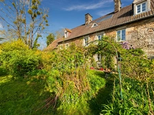 Maison en pierre de 252 m² – 8 pièces – Vue imprenable, cadre bucolique et calme absolu ! HOCQUIGNY 