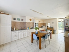 Stone house of 136 m² on 2720 m² of land, workshop of 108 m², Saint Clément Rancoudray (single-storey living)