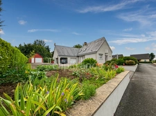 Superbe pavillon de 146 m² habitables sur un terrain arboré de 1334 m² – Le Neufbourg