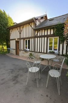 Mortain - House of 120 m² with independent gîte of 58 m² and land of 7,003 m² - The tranquility of the countryside with the advantages of the city