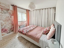 Maison de ville de 106,9 M² avec bel espace de vie, 3 chambres, terrasse et véranda au cœur de Granville !