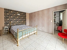  Superbe pavillon de 146 m² habitables sur un terrain arboré de 1334 m² – Le Neufbourg