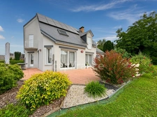  Superbe pavillon de 146 m² habitables sur un terrain arboré de 1334 m² – Le Neufbourg