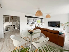 Maison de ville de 106,9 M² avec bel espace de vie, 3 chambres, terrasse et véranda au cœur de Granville !