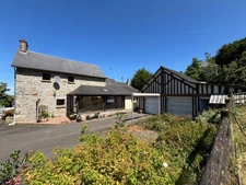 Mortain - House of 120 m² with independent gîte of 58 m² and land of 7,003 m² - The tranquility of the countryside with the advantages of the city
