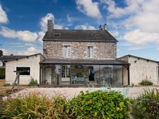 Stone house of 136 m² on 2720 m² of land, workshop of 108 m², Saint Clément Rancoudray (single-storey living)