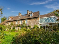Maison en pierre de 252 m² – 8 pièces – Vue imprenable, cadre bucolique et calme absolu ! HOCQUIGNY 