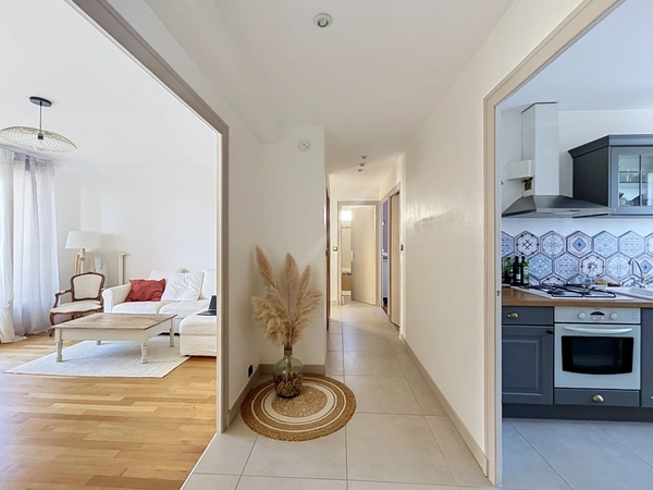 Appartement T3 en dernier étage 72m2 et ses deux balcons - Haut Montchapet limite Victor Hugo
