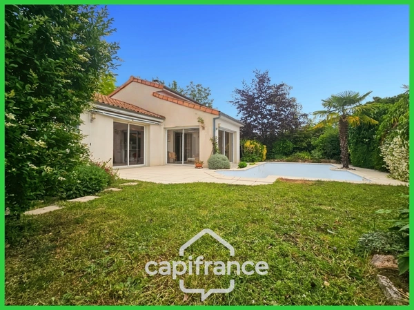 Maison à vendre 7 pièces, 180 m² BUXEROLLES (86), 5 chambres, 2 bureaux, piscine....