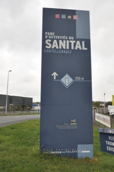 Dpt Vienne (86), à vendre CHATELLERAULT terrain Zone d'Activité Le Sanital