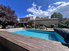 Maison de caractère de 153m2 en pierre avec piscine à VAUNAC (24)