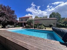 Maison de caractère de 153m2 en pierre avec piscine à VAUNAC (24)