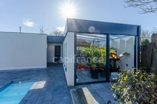 Contemporary property of 228 m² on a fenced plot of 2989 m² with swimming pool, 10 minutes from Saumur and 40 minutes from Angers 