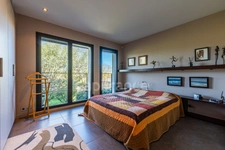Contemporary property of 228 m² on a fenced plot of 2989 m² with swimming pool, 10 minutes from Saumur and 40 minutes from Angers 