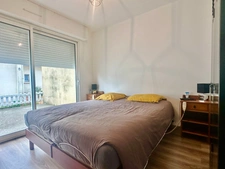 Appartement ou maison RDC 3 chambres, 3 terrasses - proche de des commerces et gare
