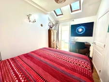 House for sale in Saumur Entre-les-Ponts, 198 m² living space - outdoor area - urban swimming pool