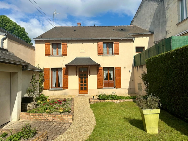 Maison à vendre SAUMUR - 4 chambres entre-les ponts proche commerces, la gare et bords de Loire