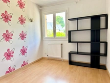 Maison à vendre 6 pièces - 3 chambres à Saumur,secteur Bagneux, vie de plein-pied avec véranda, sous-sol, jardin 