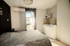 Propriete à vendre de 20 pièces à Saint-Nicolas-de-Bourgueil - ensemble de 457m² - Piscine interieure- vie de plain-pied