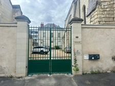 Dpt Maine et Loire (49), à louer un bureau avec une place de parking sécurisé.