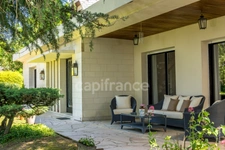 Propriete d'exception à vendre à SAUMUR (49400)  Panorama d'exception sur le château et la Loire - 328m² - 2278m²-piscine