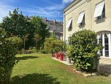 Exceptionnel au coeur de Saumur et des bords de loire une demeure de 375 m² - dépendances - Garages - jardin -1439m² 