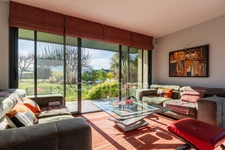 Contemporary property of 228 m² on a fenced plot of 2989 m² with swimming pool, 10 minutes from Saumur and 40 minutes from Angers 