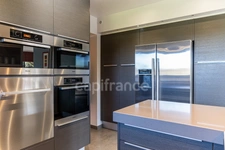 Contemporary property of 228 m² on a fenced plot of 2989 m² with swimming pool, 10 minutes from Saumur and 40 minutes from Angers 