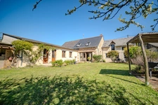 Maison en pierre de charme à SAUMUR 49400 - 4 chambres-Jardin-Garage - 5mn du centre ville - Terrefort 