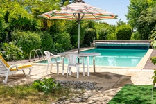 Propriete d'exception à vendre à SAUMUR (49400)  Panorama d'exception sur le château et la Loire - 328m² - 2278m²-piscine