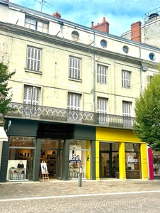 A VENDRE IMMEUBLE MIXITE EN MONOPROPRIETE A SAUMUR COMMERCE ET HABITATION EMPLACEMENT N°1