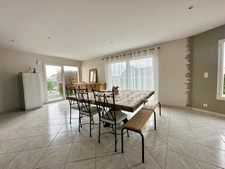 Maison à vendre 5 chambres - vie de plain-pied - jardin 1200m² - à 3 minutes de Doué-la-Fontaine