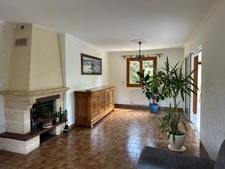 Maison à vendre 6 pièces - 3 chambres à Saumur,secteur Bagneux, vie de plein-pied avec véranda, sous-sol, jardin 