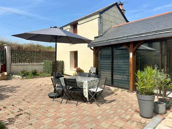  Saumur(49400) à 2,5km du coeur de ville, maison de 110m² entièrement restaurée - Garage - Jardin indépendant