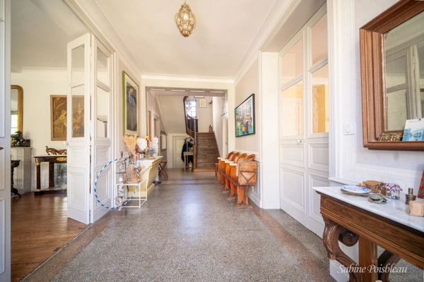 Exceptionnel au coeur de Saumur et des bords de loire une demeure de 375 m² - dépendances - Garages - jardin -1439m² 