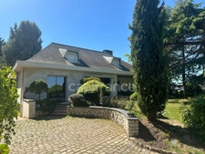 Propriete d'exception à vendre à SAUMUR (49400)  Panorama d'exception sur le château et la Loire - 328m² - 2278m²-piscine