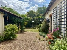 MAISON A VENDRE A SAUMUR - 5 CHAMBRES - 2 GARAGES - MAGNIFIQUE JARDIN ARBORE - 1100m² - PROXIMITE GARE ET COMMERCES
