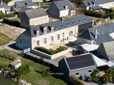 Propriete à vendre de 20 pièces à Saint-Nicolas-de-Bourgueil - ensemble de 457m² - Piscine interieure- vie de plain-pied