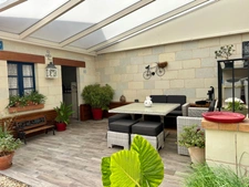 MAISON A VENDRE A SAUMUR - 5 CHAMBRES - 2 GARAGES - MAGNIFIQUE JARDIN ARBORE - 1100m² - PROXIMITE GARE ET COMMERCES