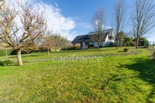 Contemporary property of 228 m² on a fenced plot of 2989 m² with swimming pool, 10 minutes from Saumur and 40 minutes from Angers 