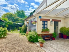 MAISON A VENDRE A SAUMUR - 5 CHAMBRES - 2 GARAGES - MAGNIFIQUE JARDIN ARBORE - 1100m² - PROXIMITE GARE ET COMMERCES